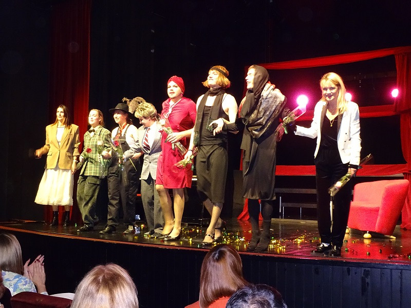 „Ćelava pjevačica“ – nova predstava Gradskoga kazališta Požega premijerno izvedena pred požeškom publikom