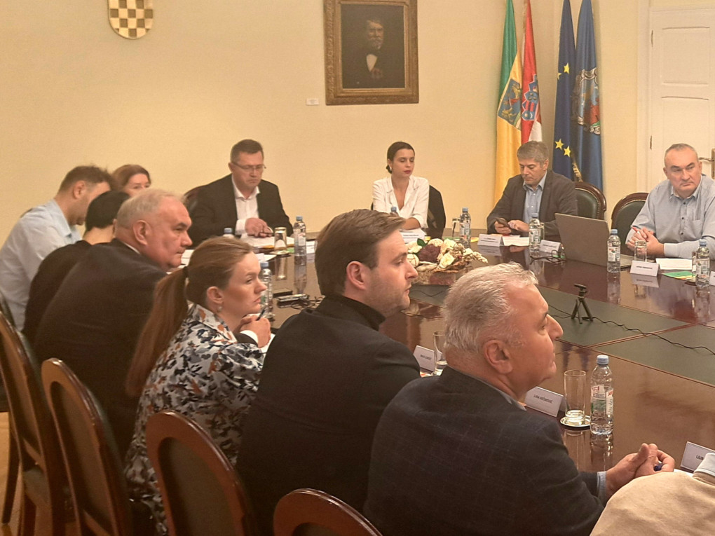 Gradski vijećnici izglasali smanjenje broja ustrojstvenih jedinica Grada Požege