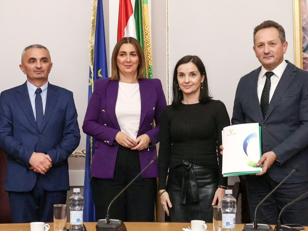 Ministrica Vučković obišla radove na aglomeraciji u Pleternici, a potom uručila vrijedne ugovore požeškoj Tekiji