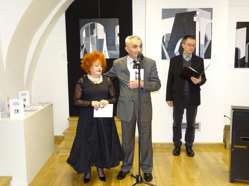 NOVA IZLOŽBA Fragmenti prolaznosti monokromnim putanjama požeške akademske slikarice Anite Grbavac Jakobović