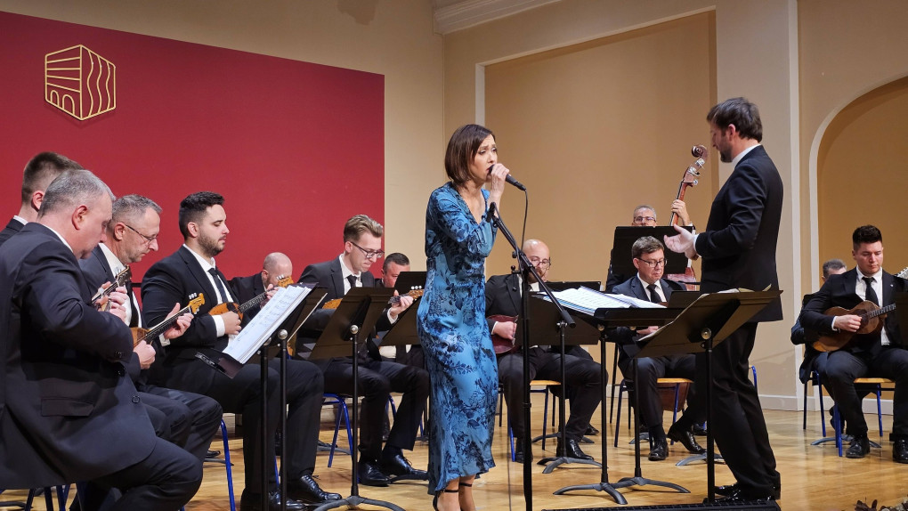 UZ DAN GRADA U Požegi održan koncert Tamburaškog orkestra HRT-a, uz posebnu gošću - Ivanu Kindl