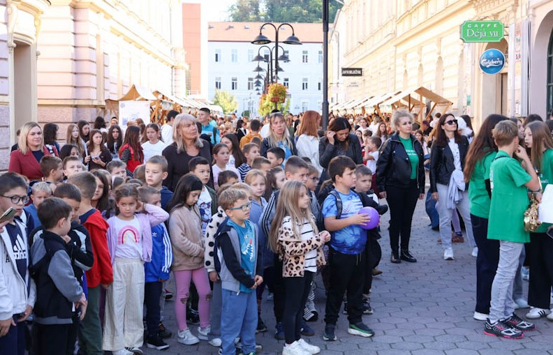 U PJEŠAČKOJ ZONI Požega u znaku Europskog dana jezika