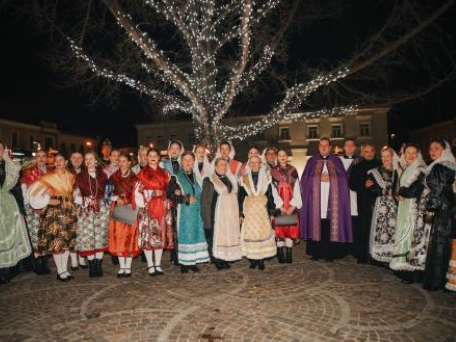 RADOST DOŠAŠĆA Donosimo vam kompletan program adventskih događanja u Požegi