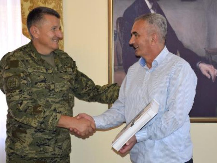 NASTAVAK SURADNJE Gradonačelnik Miličević ugostio novog zapovjednika Vojarne 123. brigade HV-a pukovnika Ivicu Kordića i njegova zamjenika pukovnika Ivicu Mandića
