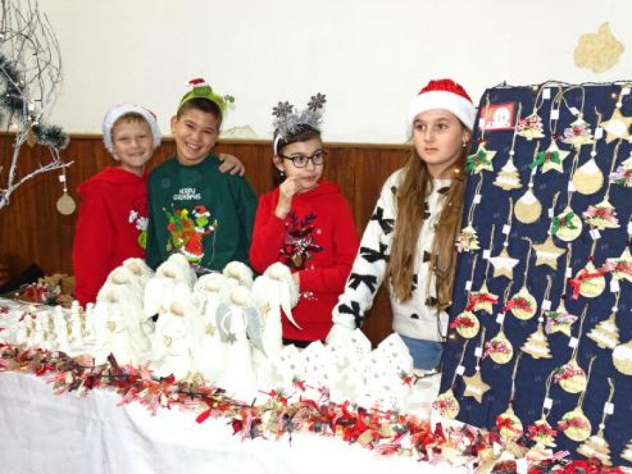 PRILIKA ZA SVE Tradicionalna predblagdanska prodajna izložba učenika OŠ Julija Kempfa