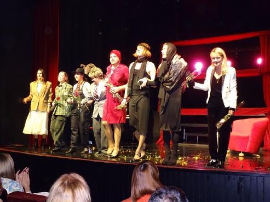 „Ćelava pjevačica“ – nova predstava Gradskoga kazališta Požega premijerno izvedena pred požeškom publikom