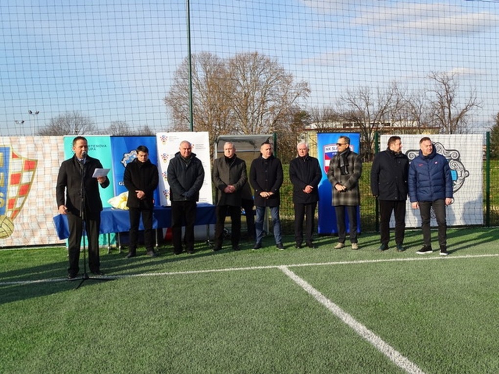 Svečano otvoren teren s umjetnom travom na stadionu NK Slavonije u Požegi