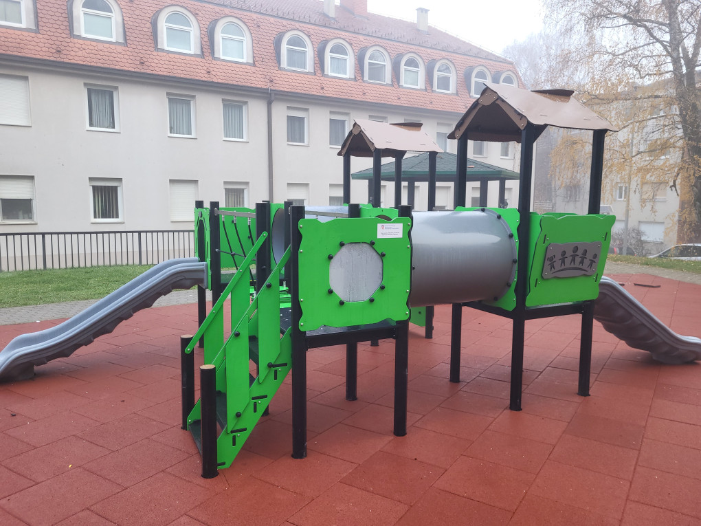 NOVE SPRAVE, NOVA PODLOGA Opremljeno dječje igralište na lokaciji Pod gradom u Požegi