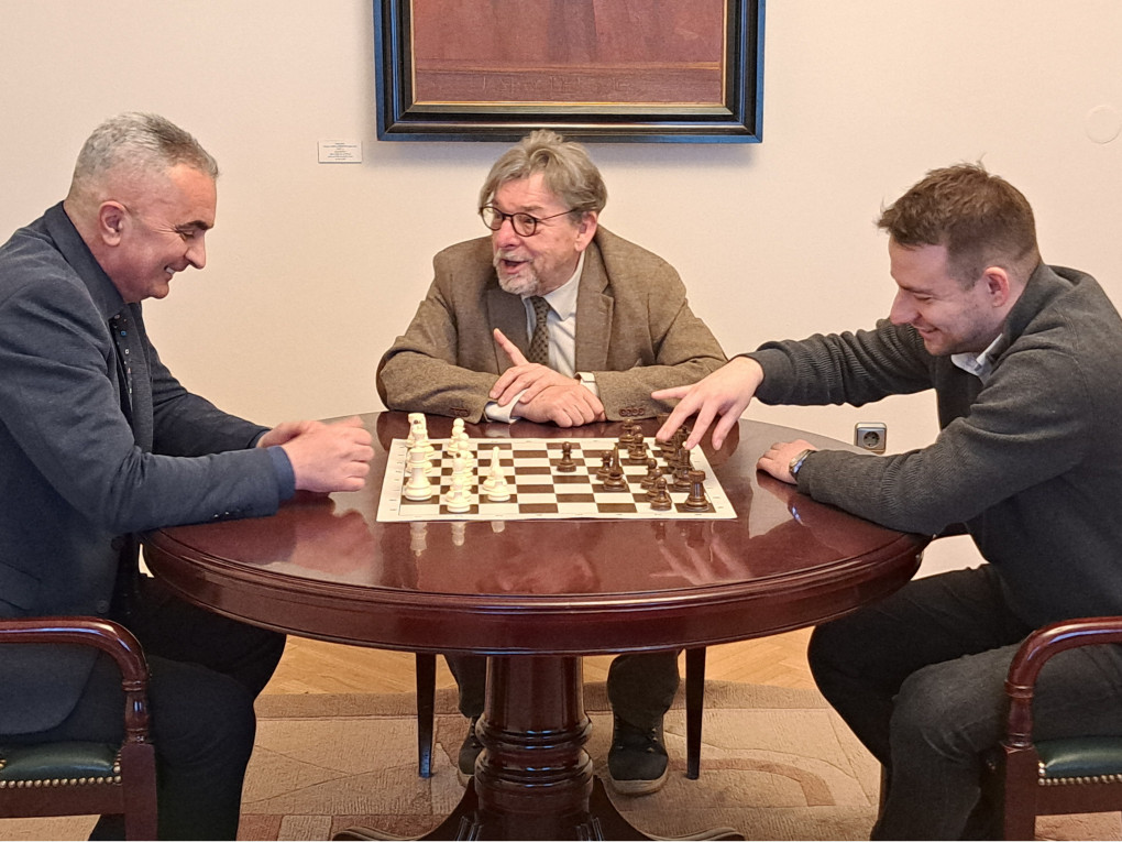 DREVNA IGRA Gradonačelnik Miličević ugostio čelnike Šahovskoga kluba Požega