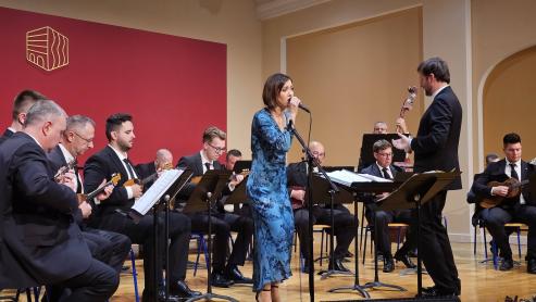 UZ DAN GRADA U Požegi održan koncert Tamburaškog orkestra HRT-a, uz posebnu gošću - Ivanu Kindl