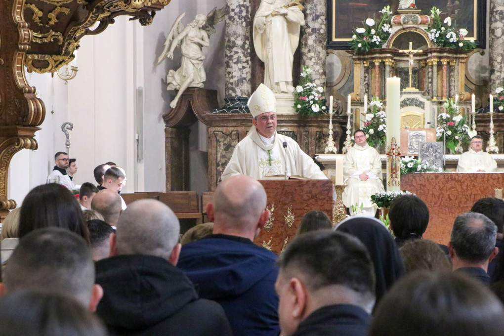 U POŽEŠKOJ KATEDRALI Biskup Martinović predvodio euharistijsko slavlje na svetkovinu Uskrsnuća Gospodnjega