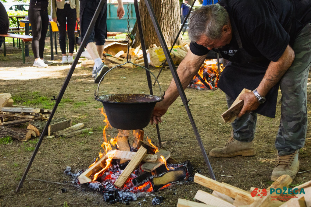 POŽEŠKI KOTLIĆ ponovno okuplja ljubitelje slavonske tradicije, gastronomije i rekreacije
