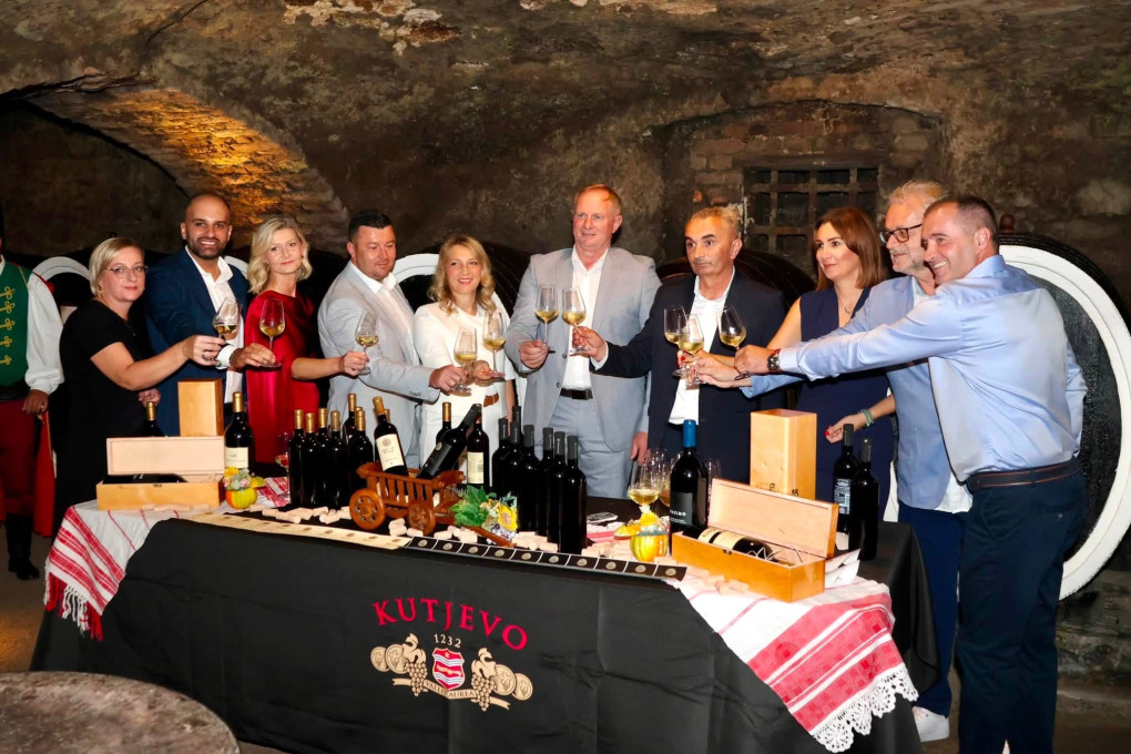 ZLATNE ŽICE SLAVONIJE Tradicionalnim punjenjem festivalskog vina najavljen 57. festival u Požegi