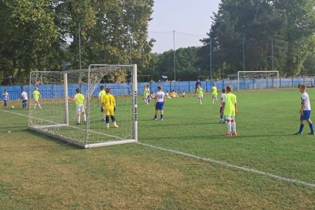 NOGOMET Početnici NK Osijek osvojili jubilarni 10. "Kup Zlatne žice Slavonije" u Požegi