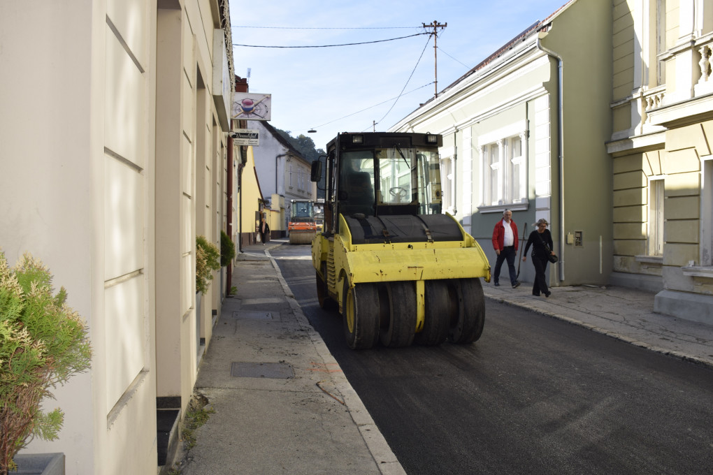 U SREDIŠTU GRADA Završeno asfaltiranje Županijske ulice u Požegi
