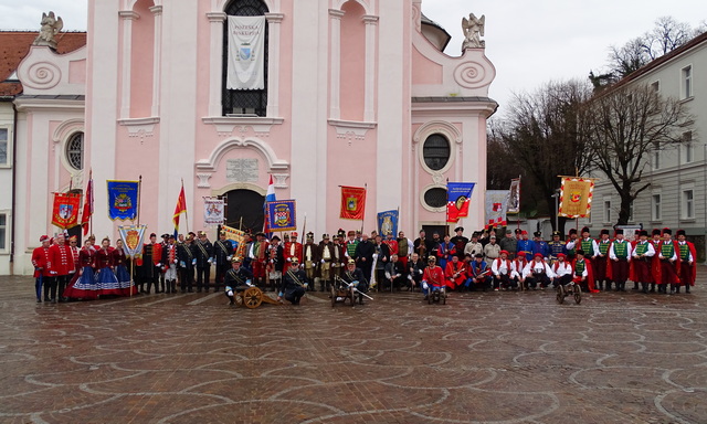 Mimohod povijesnih postrojbi i svečano otvorenje manifestacije „Zeleno-plavo“