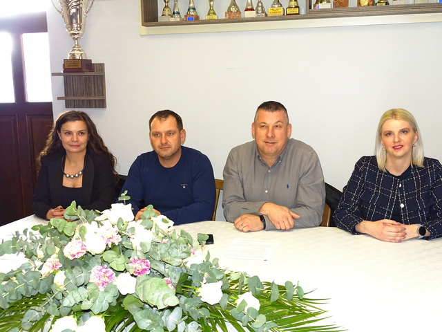 Božićni sajam Adventa u Požegi i blagdanska akcija „1000 radosti – svi ste pozvani“ 