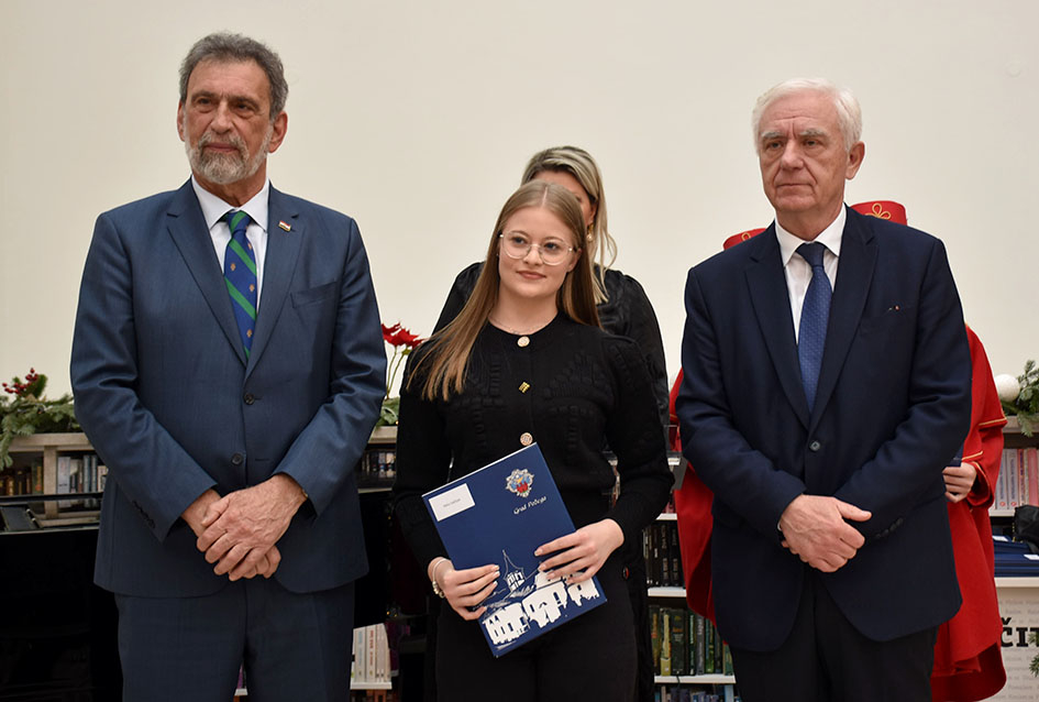 Svečano uručene stipendije Grada Požege 