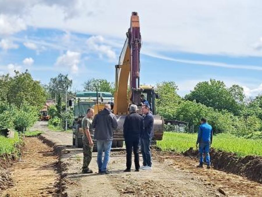 UZ POMOĆ VLADE RH Počeli radovi na asfaltiranju Ćosinih Laza