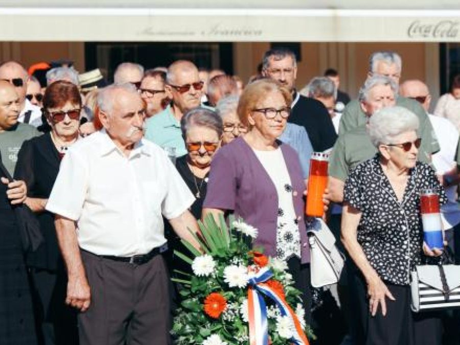 5. KOLOVOZA Povodom Dana pobjede i domovinske zahvalnosti te Dana hrvatskih branitelja odana počast svim poginulim, nestalim i umrlim hrvatskim braniteljima