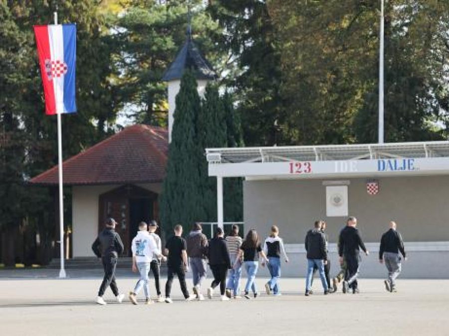VOJNA OBUKA U požešku vojarnu stiglo 400 novih ročnika na temeljno osposobljavanje