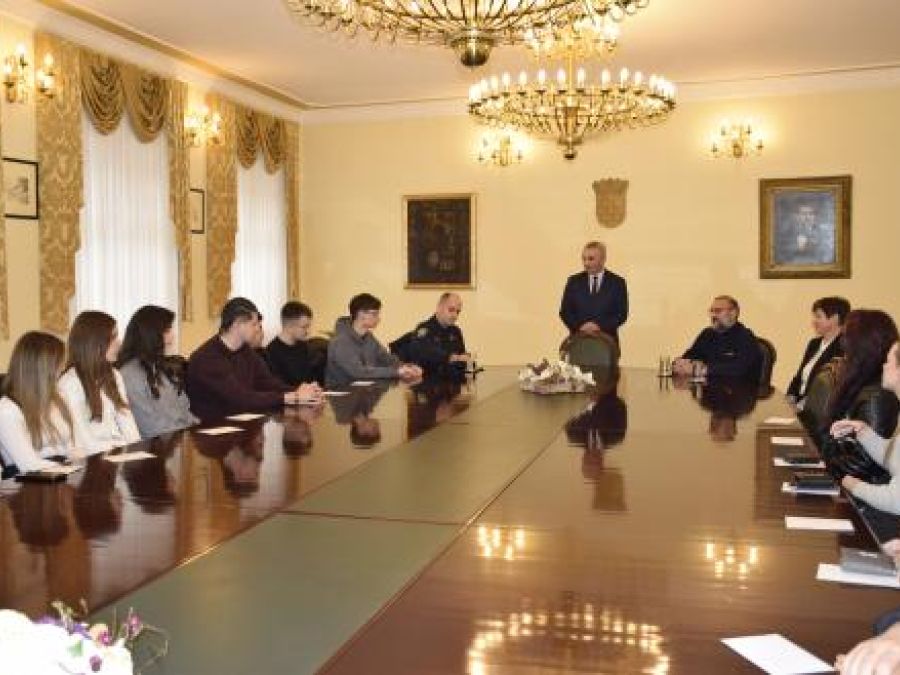 POMOĆ MLADIM VOZAČIMA Grad Požega za 37 učenika koji su završili autoškolu izdvojio 12.950 eura