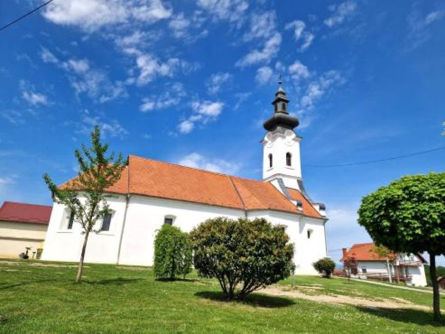 VJERSKE ZAJEDNICE Grad Požega župi sv. Kuzme i Damjana odobrio 10.000 eura za unutrašnje uređenje crkve u Kuzmici